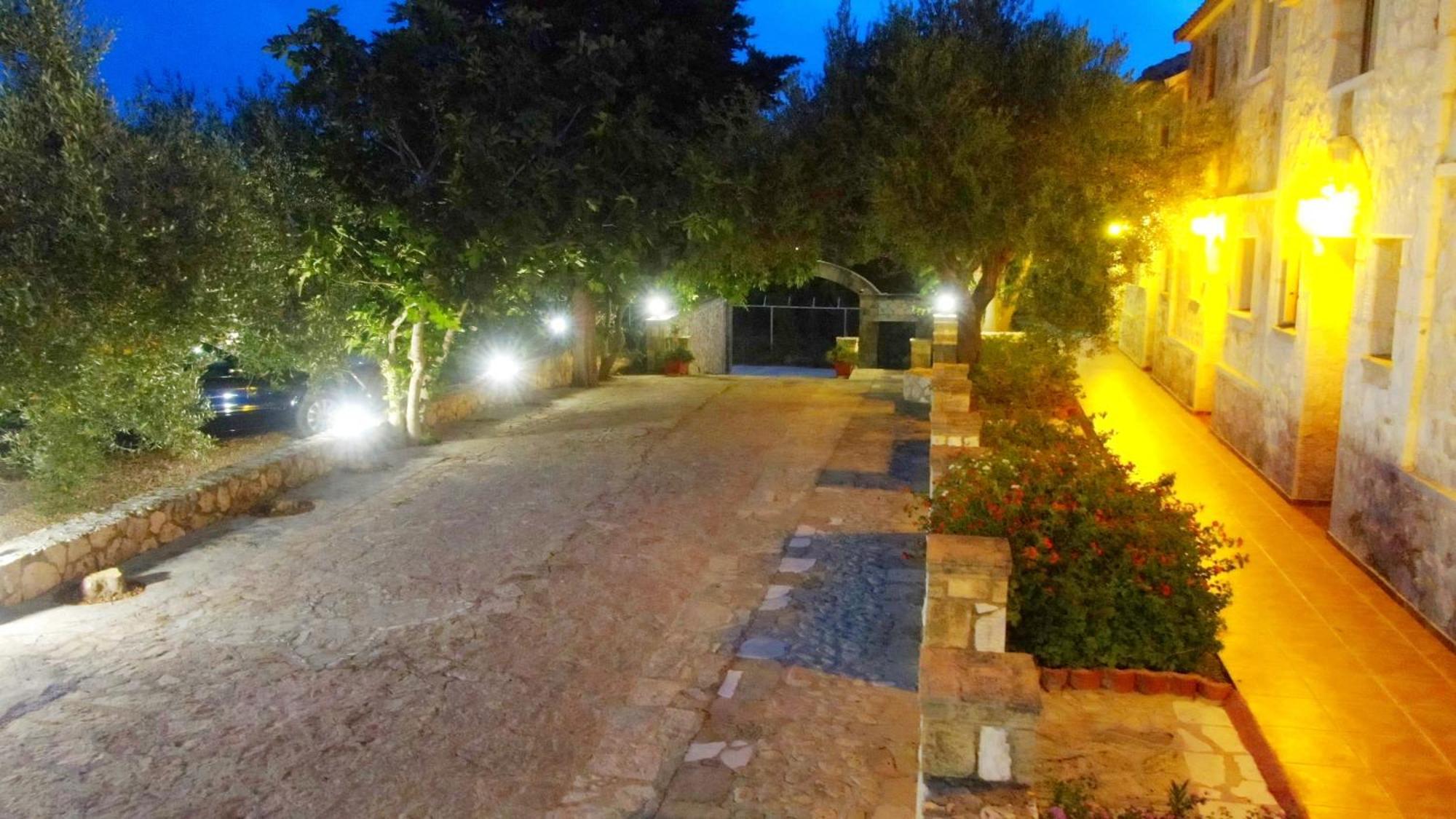 Spasmata Village Stone Maisonette Minia ภายนอก รูปภาพ